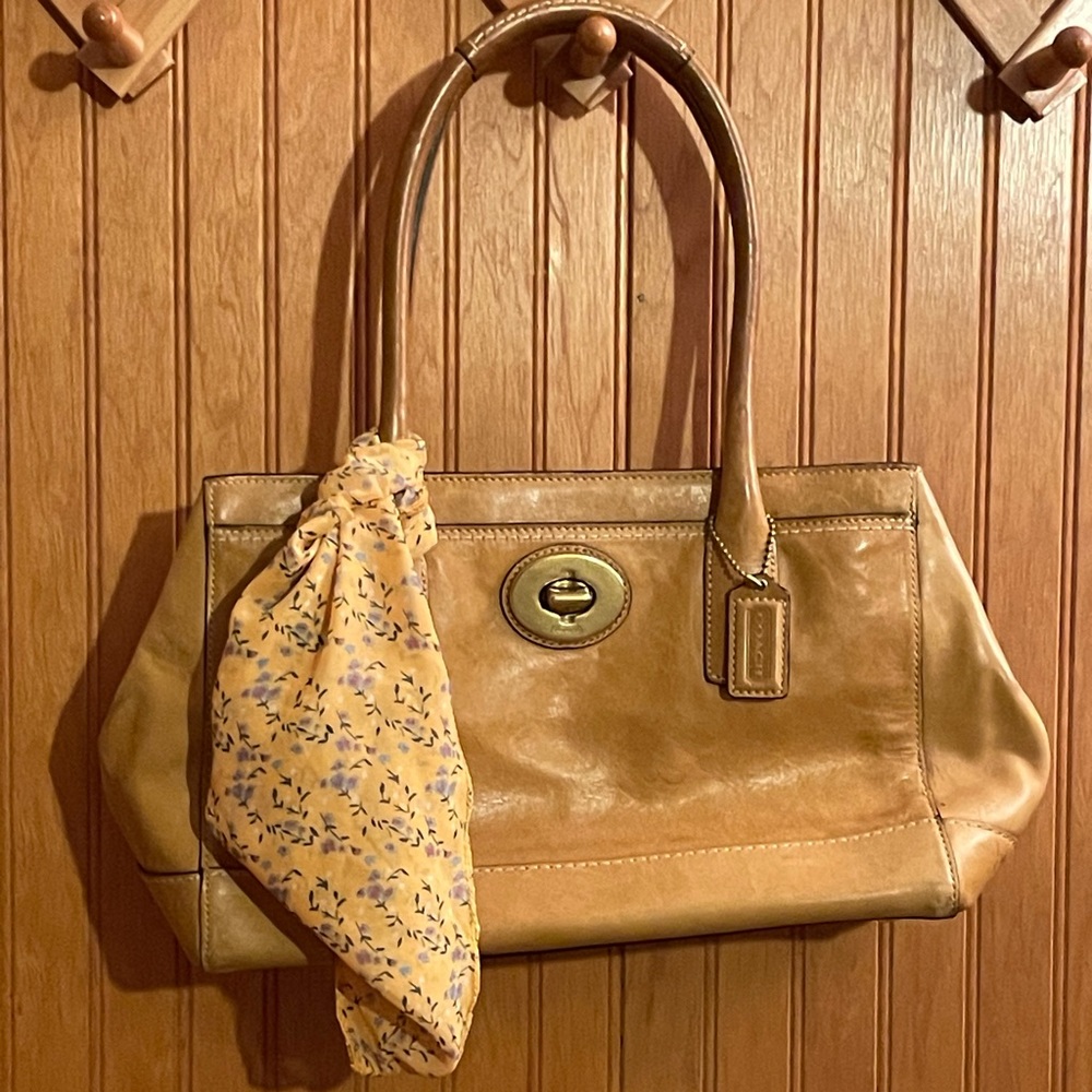 COACH 1941
Leather Handle Bag